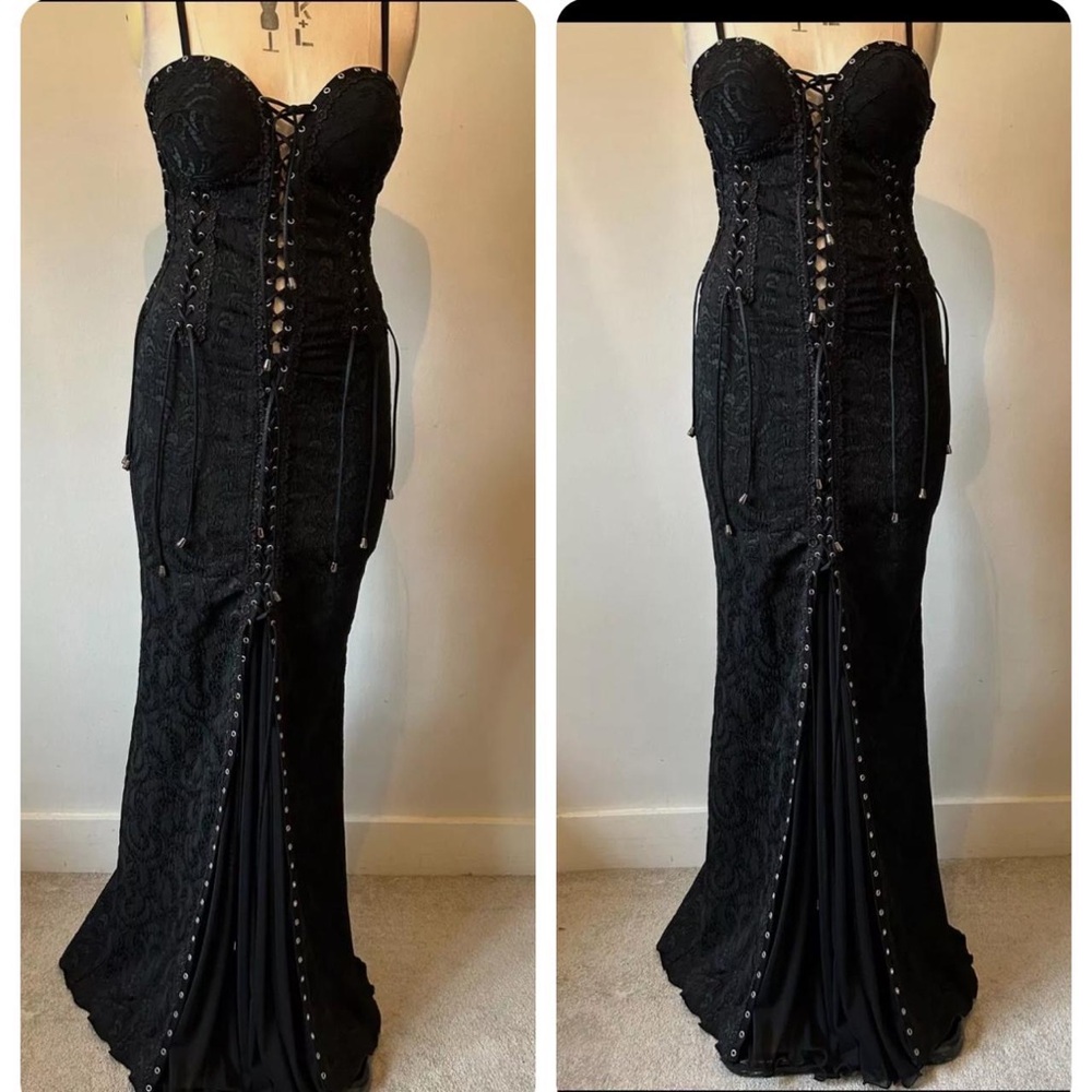 🖤SOLD🖤London catwalk collection vintage dress 
one size I say fits a xs-m
